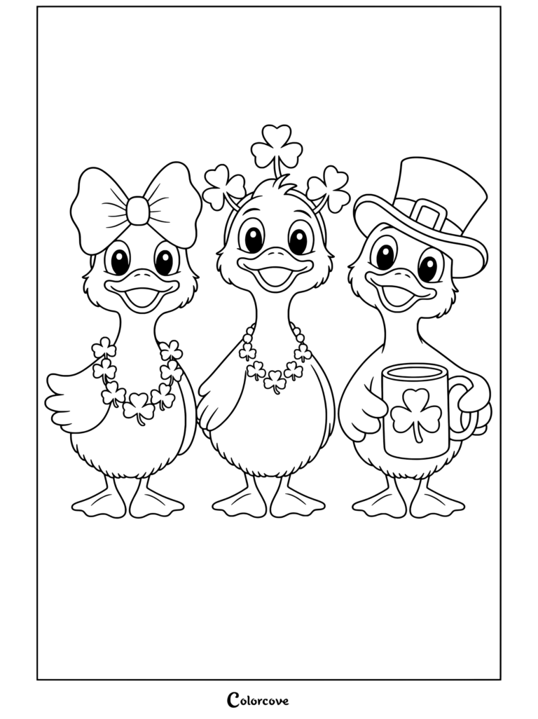 Coloriage de trois mignons canards célébrant la Saint-Patrick avec un nœud, un serre-tête en forme de trèfle, un chapeau de lutin et une chope en forme de trèfle sur un sol ondulé
